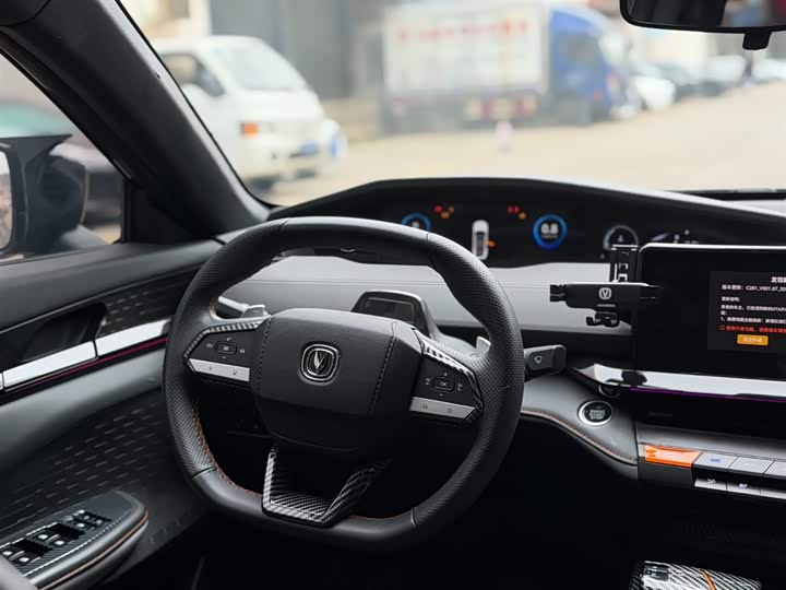 Changan UNI-V 2023 1.5 T — фото 6