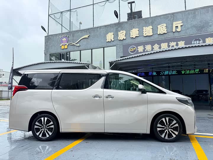 Toyota Alphard — фото 4