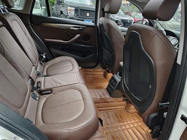 BMW X1 2019 x Drive 20 Li — фото 10