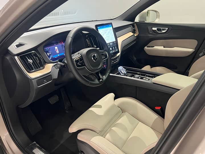 Volvo XC60 2026 B 5 4 WD — фото 7