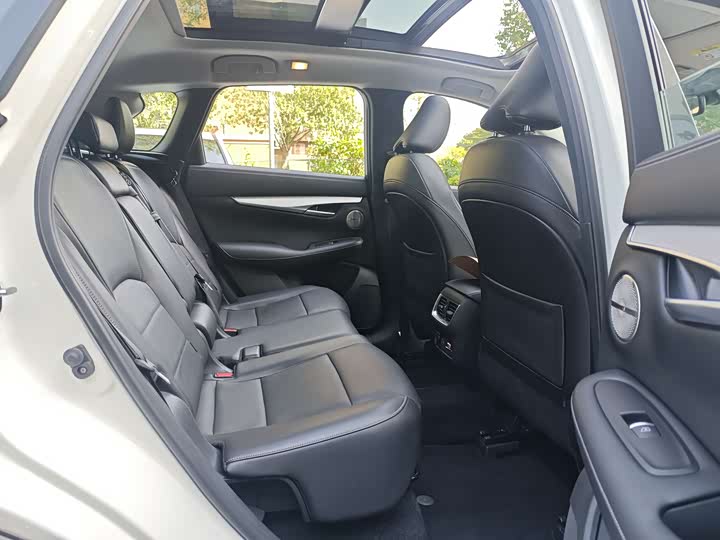 Infiniti QX50 2024 2.0 T 4 WD — фото 8