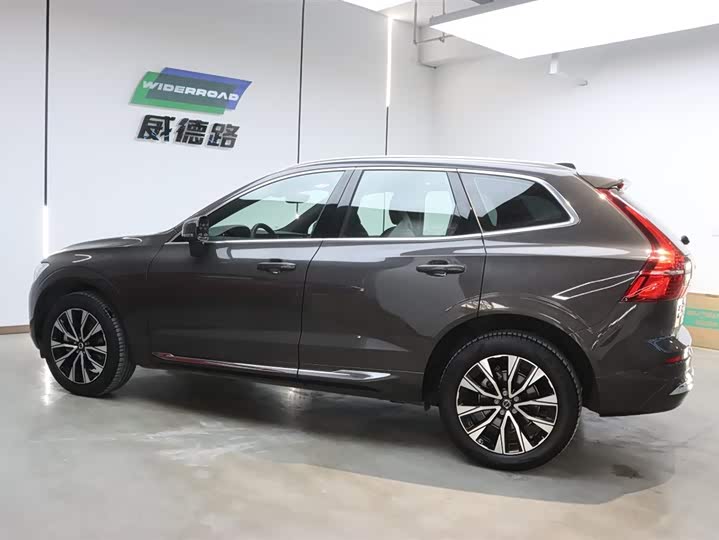 Volvo XC60 2025 B 5 4 WD — фото 6