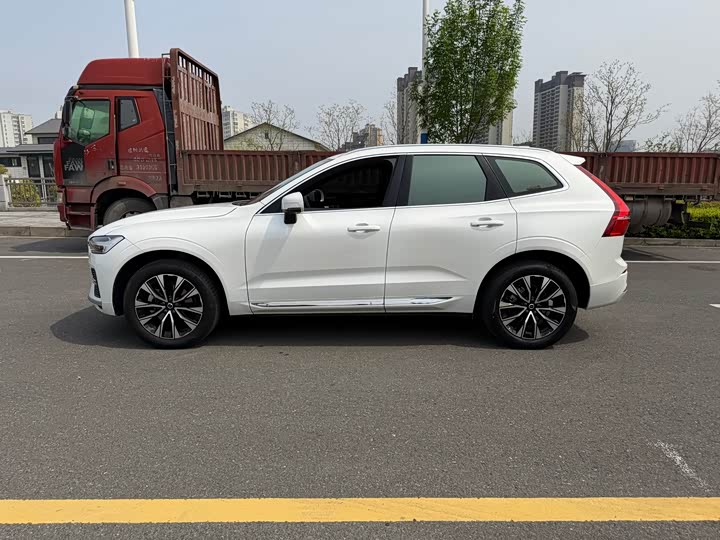 Volvo XC60 2023 B 5 4 WD — фото 4
