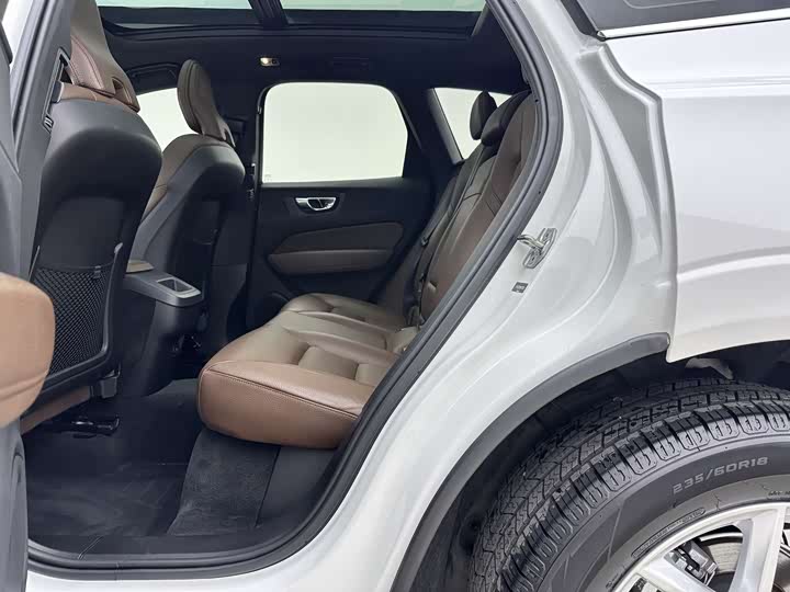 Volvo XC60 2021 T 5 4 WD — фото 6