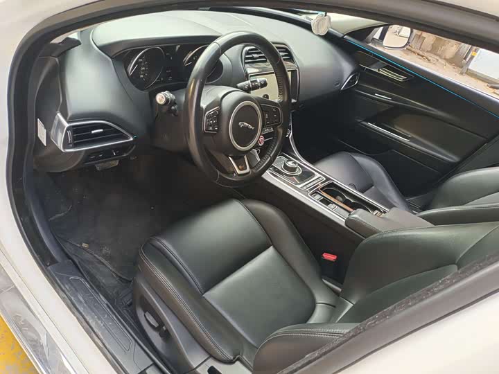 Jaguar XEL 2019 2.0 T 200 PS — фото 16
