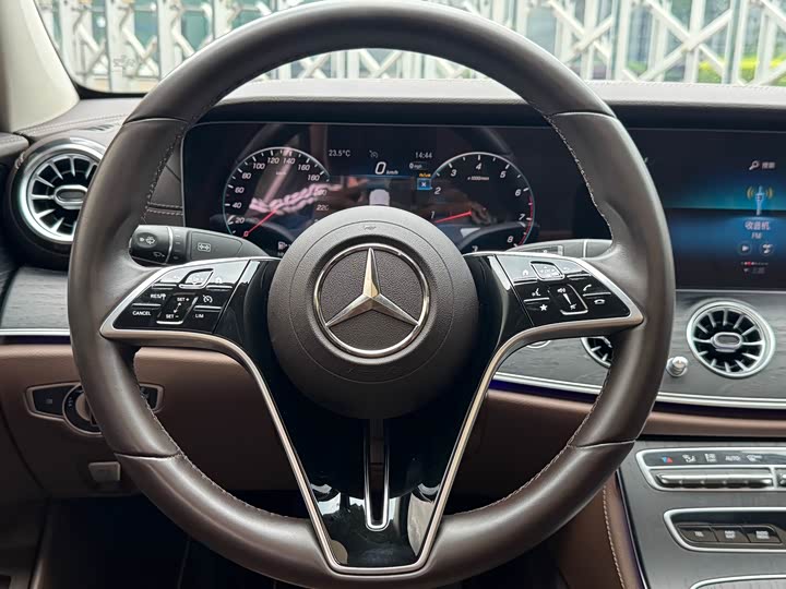 Mercedes-Benz E-Class 2023 E 300 L — фото 19