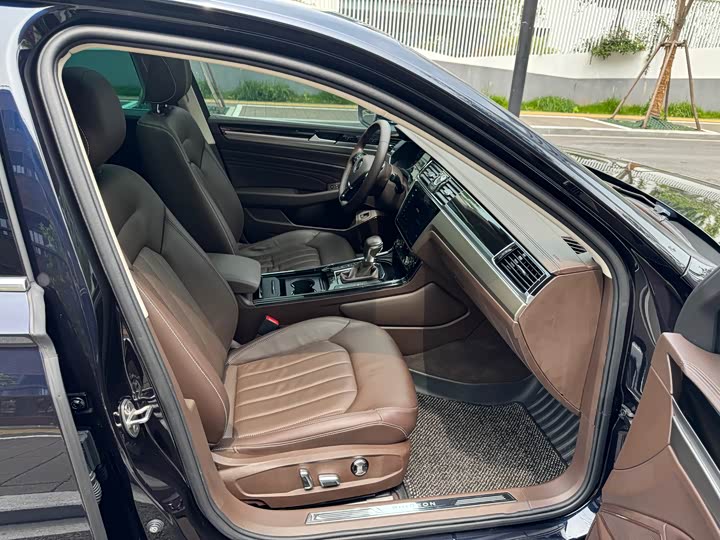 Volkswagen Phideon — фото 19