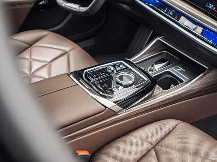 BMW 7-Series 2023 735 Li — фото 11