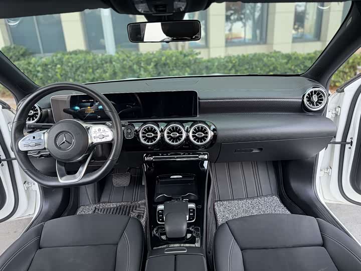 Mercedes-Benz A-Class 2020 A 200 L — фото 4