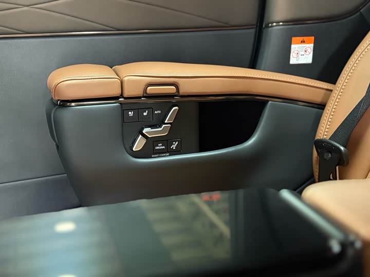 Toyota Alphard — фото 13