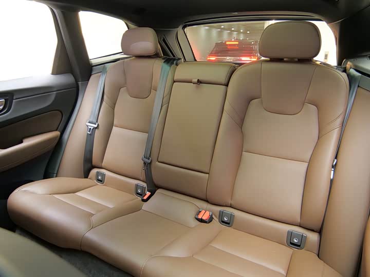 Volvo XC 60 2024 B 5 4 WD — фото 10