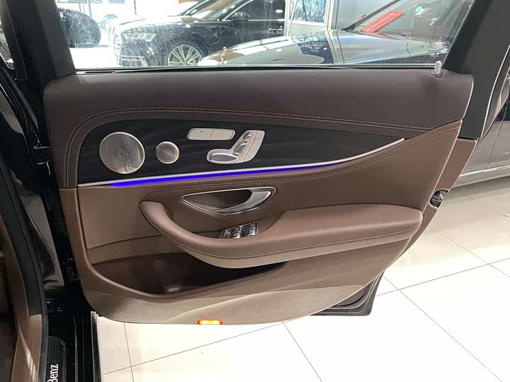Mercedes-Benz E-Class 2022 E 300 L Luxury — фото 16