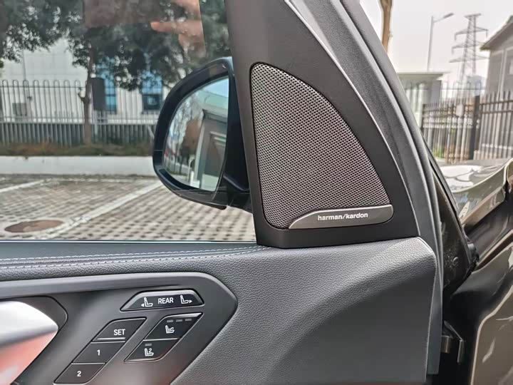 BMW X7 2020 x Drive 40i — фото 21