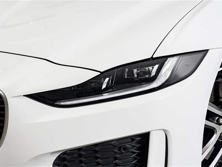 Jaguar XEL 2024 2.0 T 250 PS R-DYNAMIC S — фото 4