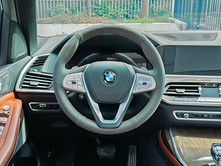 BMW X7 2020 x Drive 40i — фото 23