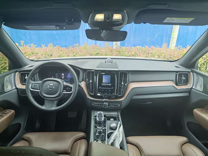 Volvo XC60 Hybrid 2024 T 8 PHEV 4 WD — фото 4