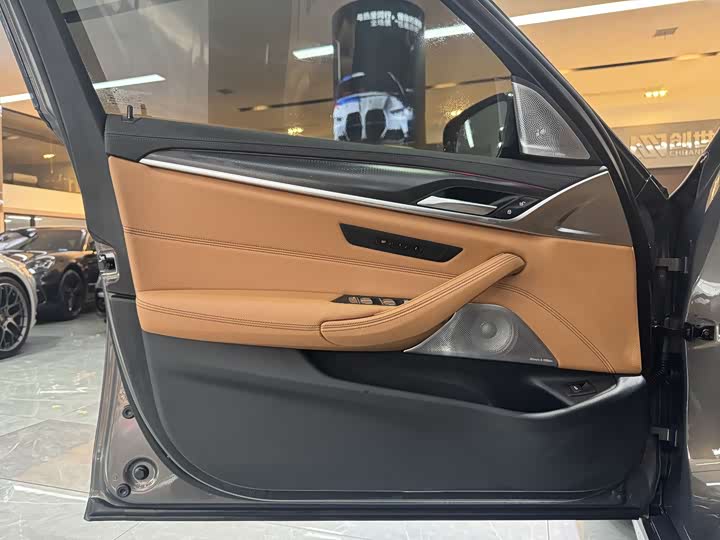 BMW 5 Series — фото 11