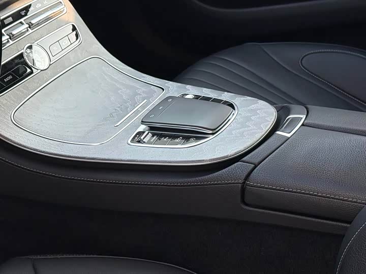Mercedes-Benz CLS 2018 CLS 300 — фото 5
