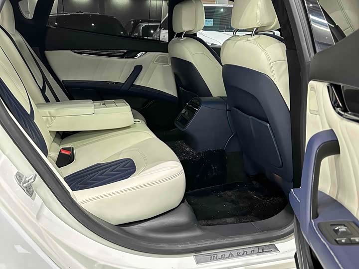 Maserati Quattroporte — фото 14