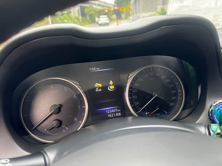 Infiniti Q50L 2015 2.0 T — фото 40