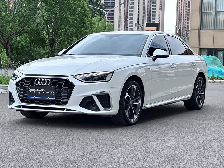 Audi A4L 2020 40 TFSI — фото 1