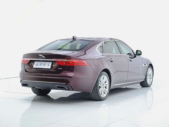 Jaguar XFL 2018 XFL 2.0 T 250 PS — фото 30