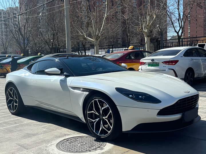 Aston Martin DB11 2019 4.0 T V 8 Coupe — фото 3