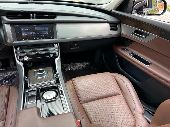 Jaguar XFL 2018 XFL 2.0 T 250 PS — фото 23