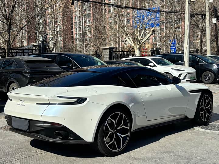 Aston Martin DB11 2019 4.0 T V 8 Coupe — фото 5