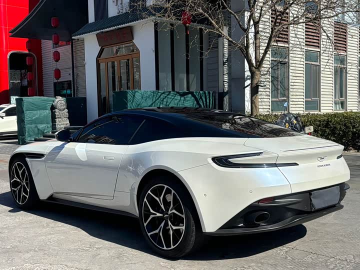 Aston Martin DB11 2019 4.0 T V 8 Coupe — фото 7