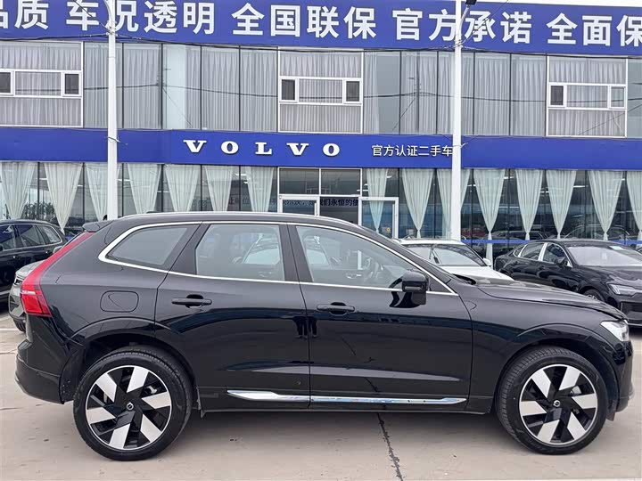 Volvo XC60 Hybrid 2025 Hybrid 4 WD — фото 3
