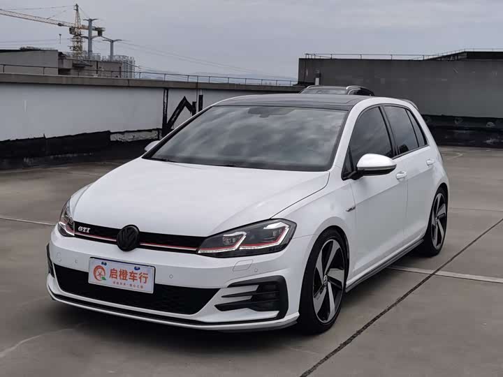 Volkswagen GTI 2019 2.0 TSI GTI V — фото 1