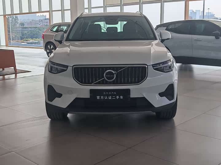 Volvo XC40 2025 B 4 WD — фото 2
