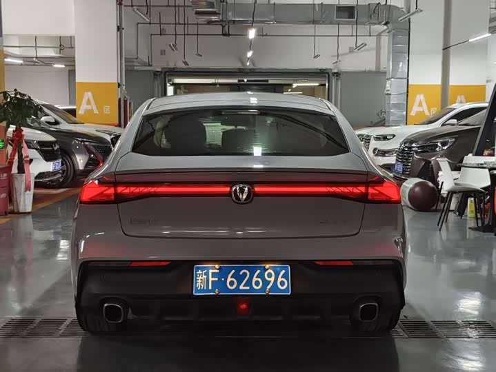 Changan UNI-V 2023 1.5 T Premium — фото 8