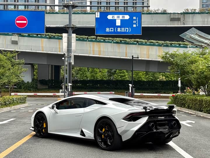 Lamborghini Huracán 2023 Huracán Tecnica — фото 9