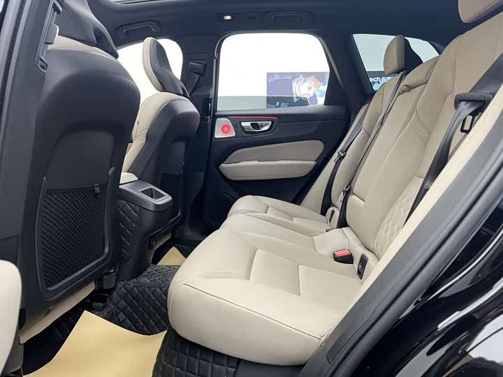 Volvo XC60 2026 B 5 4 WD — фото 23