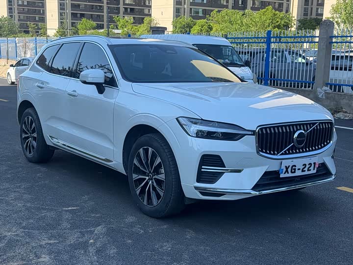 Volvo XC60 2023 B 5 4 WD — фото 3