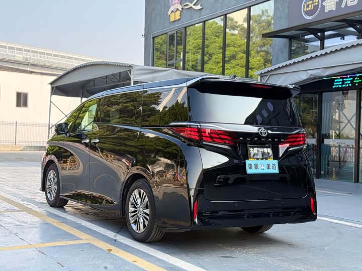 Toyota Alphard — фото 7