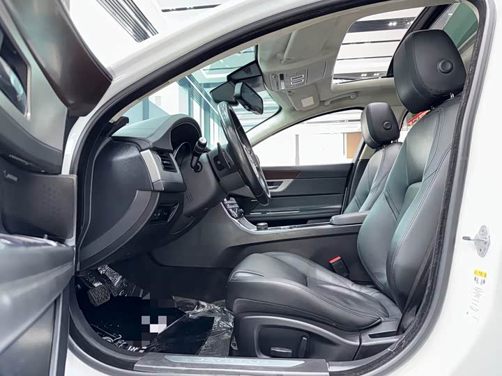 Jaguar XFL 2017 XFL 2.0 T 200 PS — фото 4