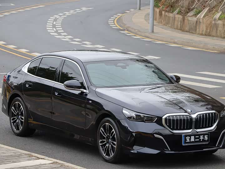 BMW 5-Series 2025 530 Li Leading M — фото 3