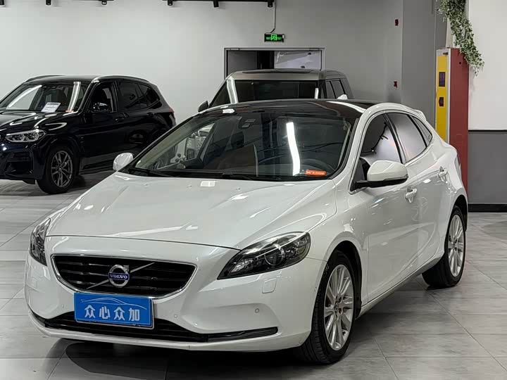 Volvo V40 2016 T 3 — фото 1