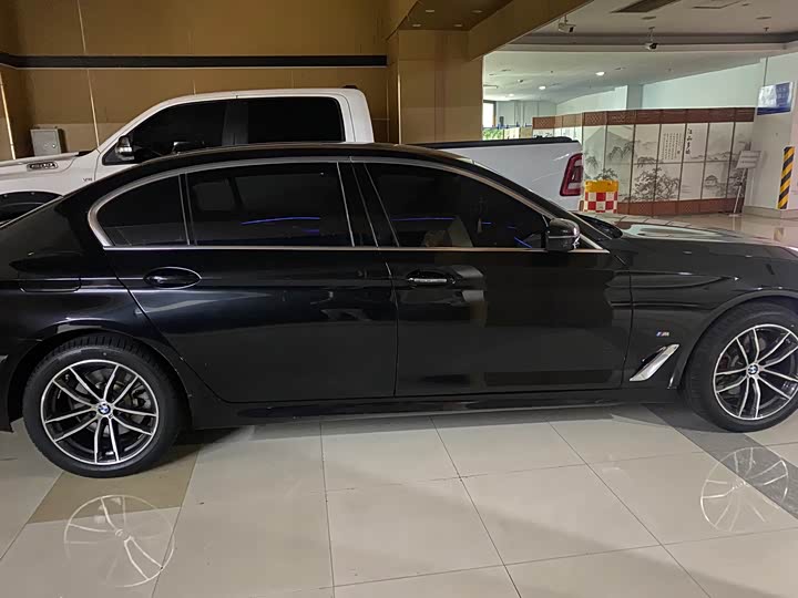 BMW 5 Series 525Li люкс-пакет — фото 6