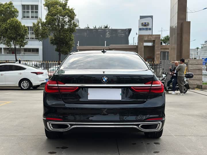 BMW 7 Series 730Li продвинутая — фото 5