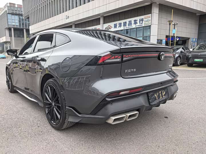 Changan UNI-V 2024 1.5 T Sport — фото 4