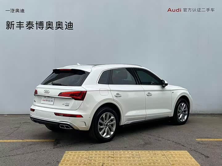 Audi Q5L 2022 40 T — фото 15