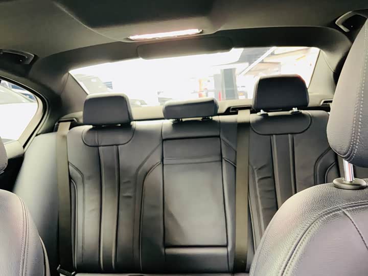 BMW 5 Series — фото 14
