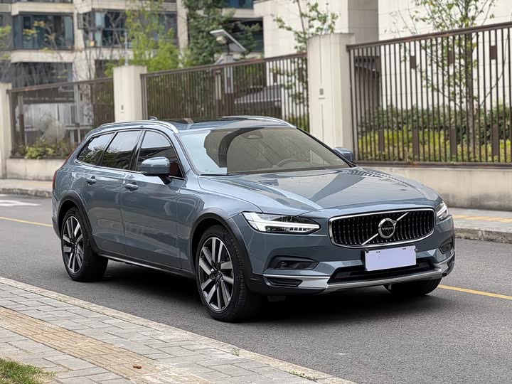 Volvo V90 2023 Cross Country B 5 AWD — фото 3