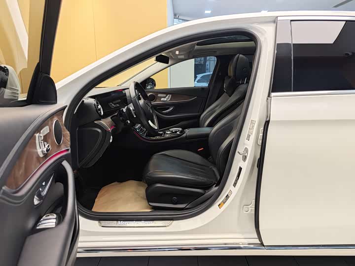 Mercedes-Benz E-Class 2016 E 300 L — фото 13