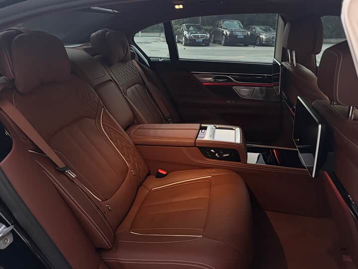BMW 7-Series 2018 750 Li x Drive M — фото 28