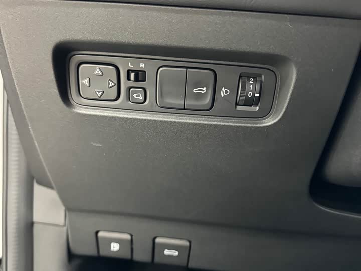 Changan UNI-V 2023 1.5 T Premium — фото 10